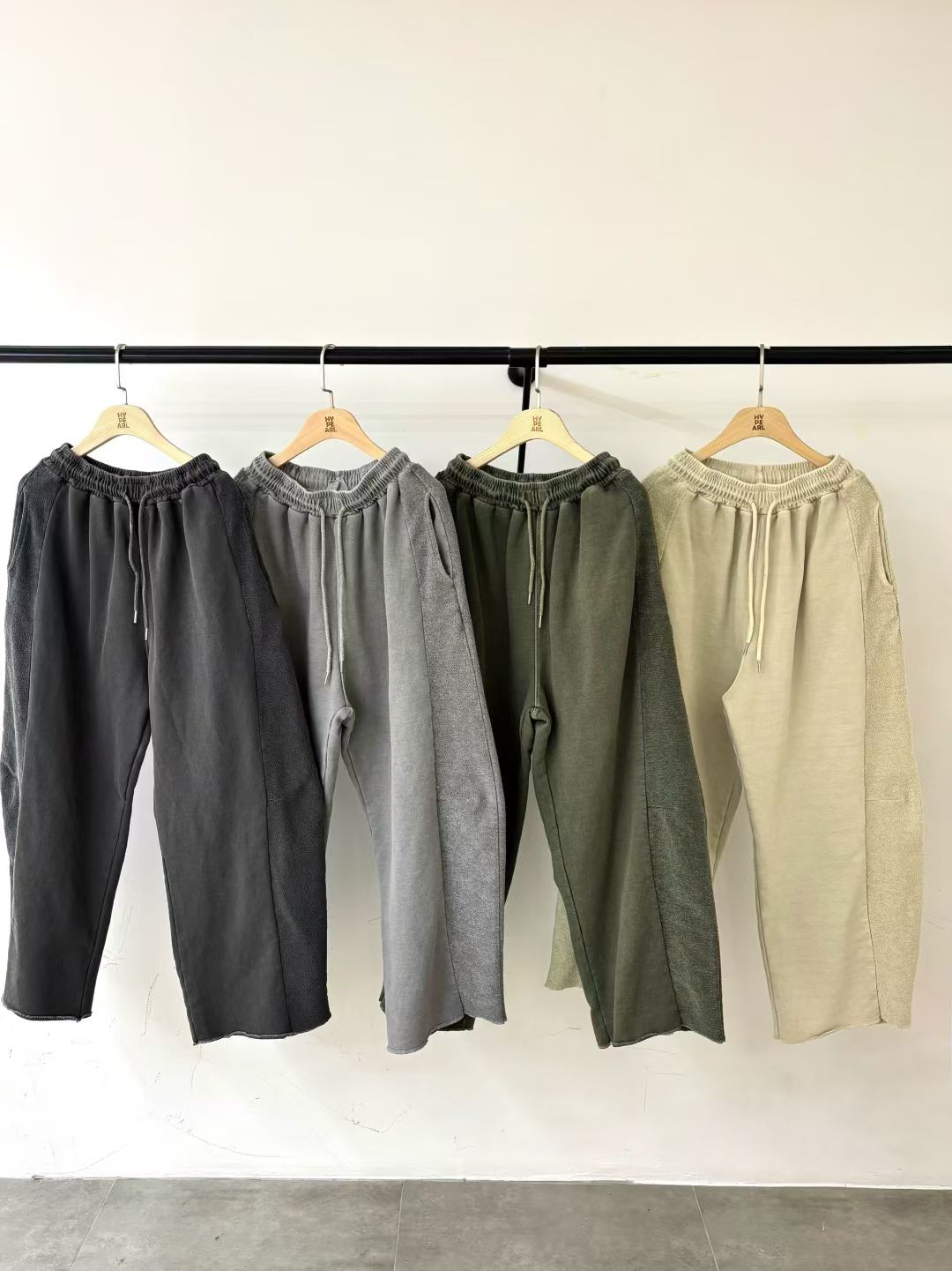 徵彎刀sweatpants