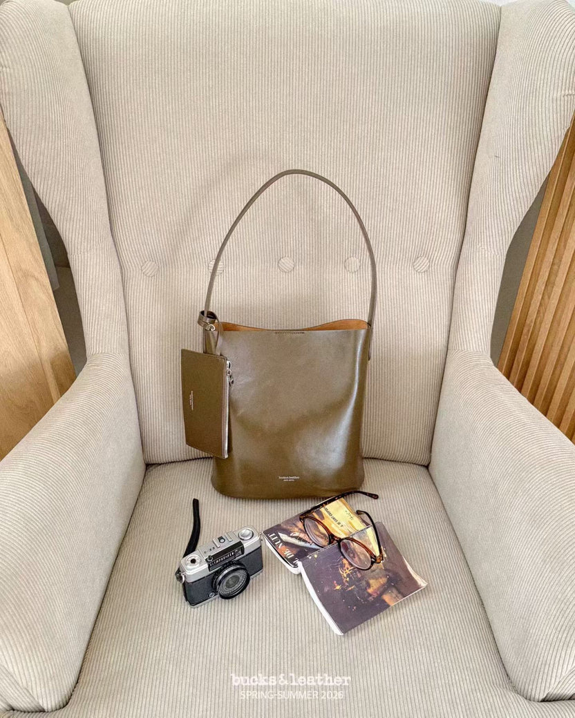 Bucket Bag with Long Coin Bag 亮面牛皮新款（送長銀包）（包包)