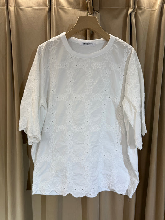 通花布中袖tee背後是cotton