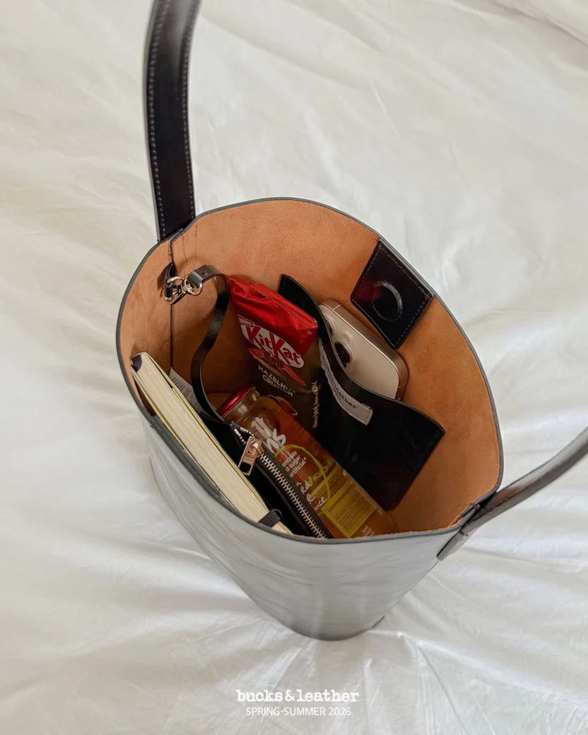 Bucket Bag with Long Coin Bag 亮面牛皮新款（送長銀包）（包包)