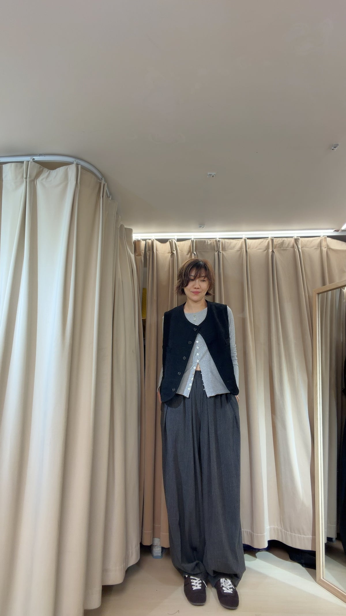 垂墜感重，褲腳details