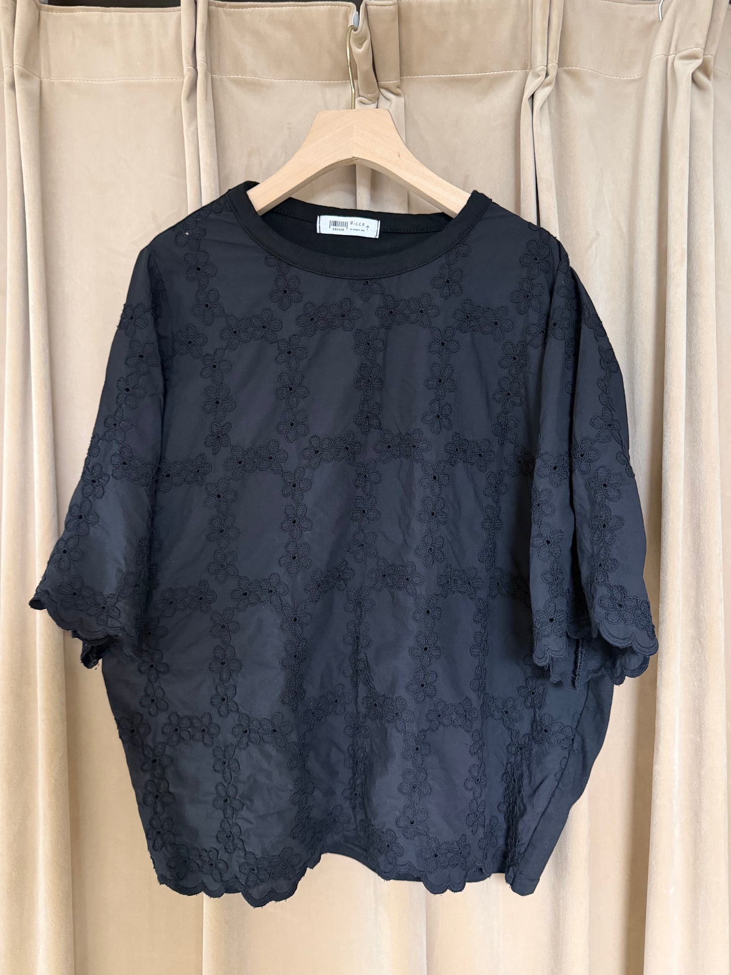 通花布中袖tee背後是cotton