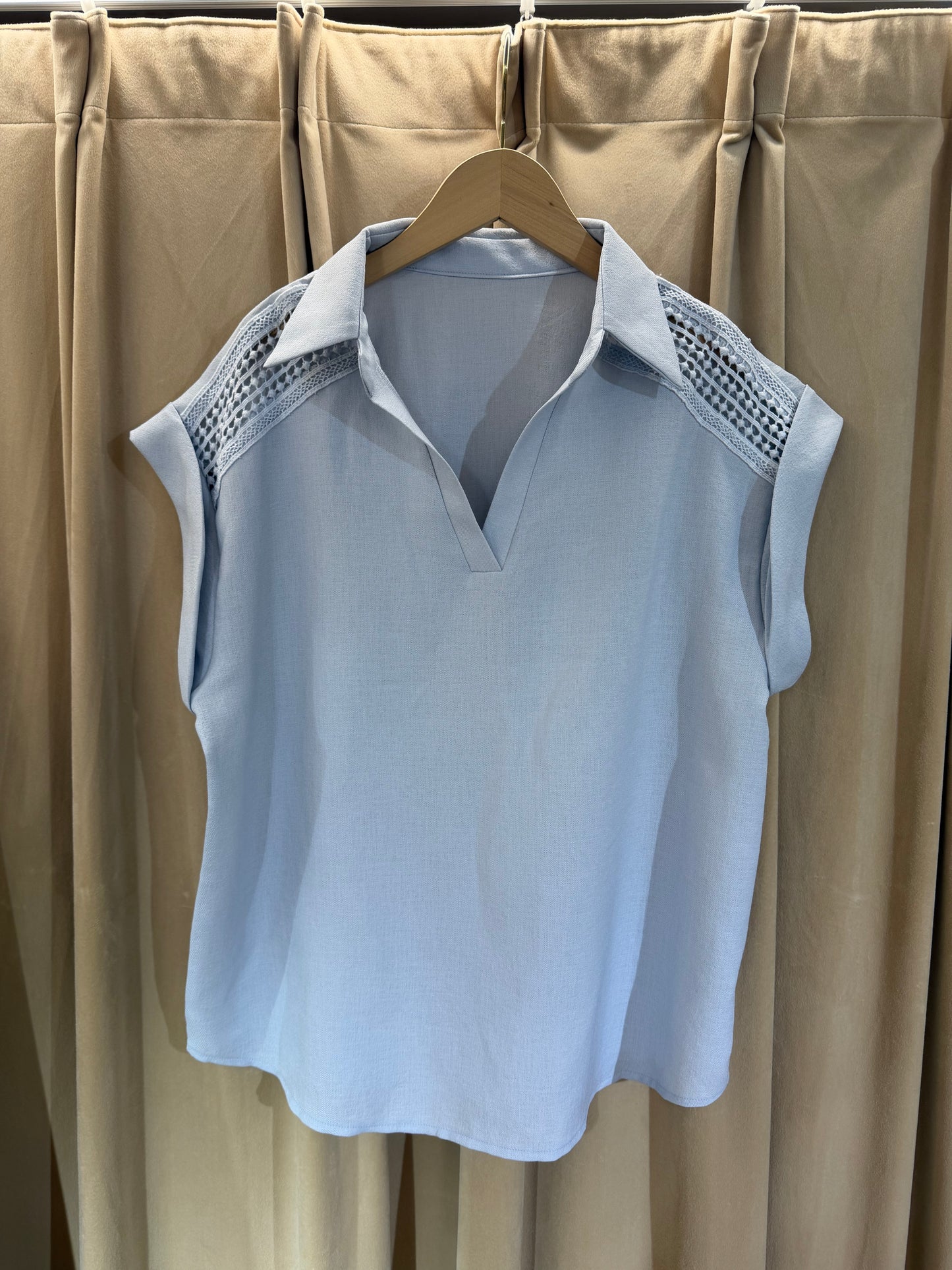 反領lace shoulder ￼￼