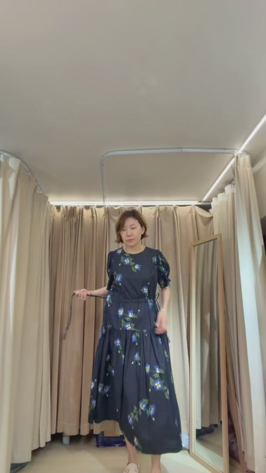 藍底布料花花OP